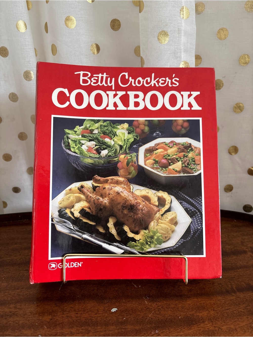Betty Crocker hardcover 5 ring-bound 1986 edition cookbook